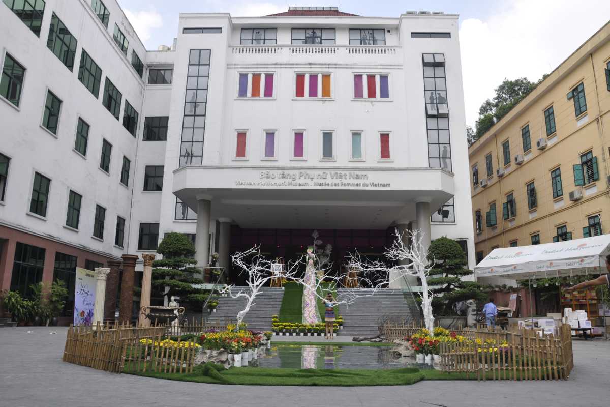 Vietnamese Women’s Museum Art Gallery Interior art gallery featuring paintings and sculptures at the Vietnamese Women’s Museum