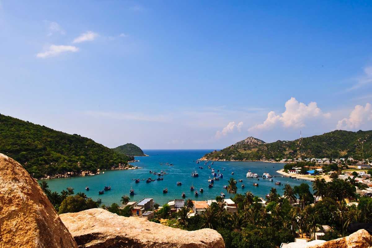 Scenic coastal view of Vinh Hy Bay with turquoise waters and limestone cliffs in Ninh Thuan