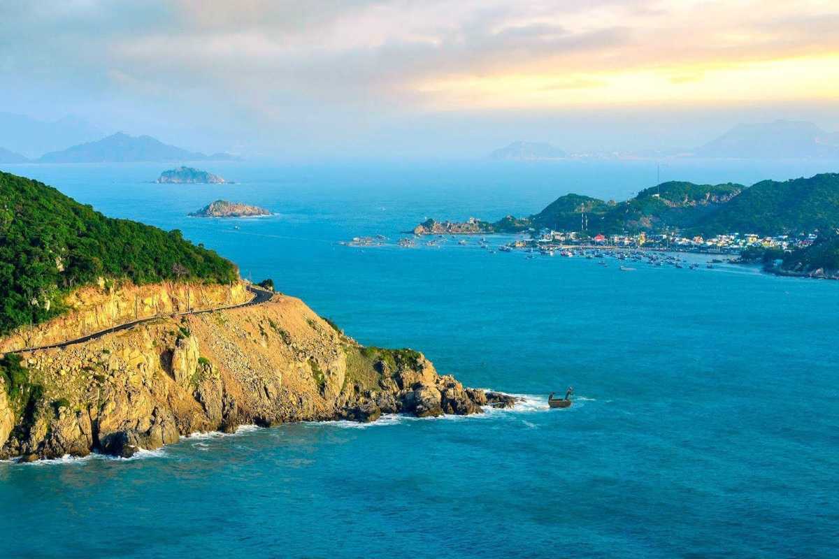 Vinh Hy Bay panoramic mountain and sea landscape Panoramic landscape of Vinh Hy Bay displaying clear blue sea and mountainous terrain in Ninh Thuan
