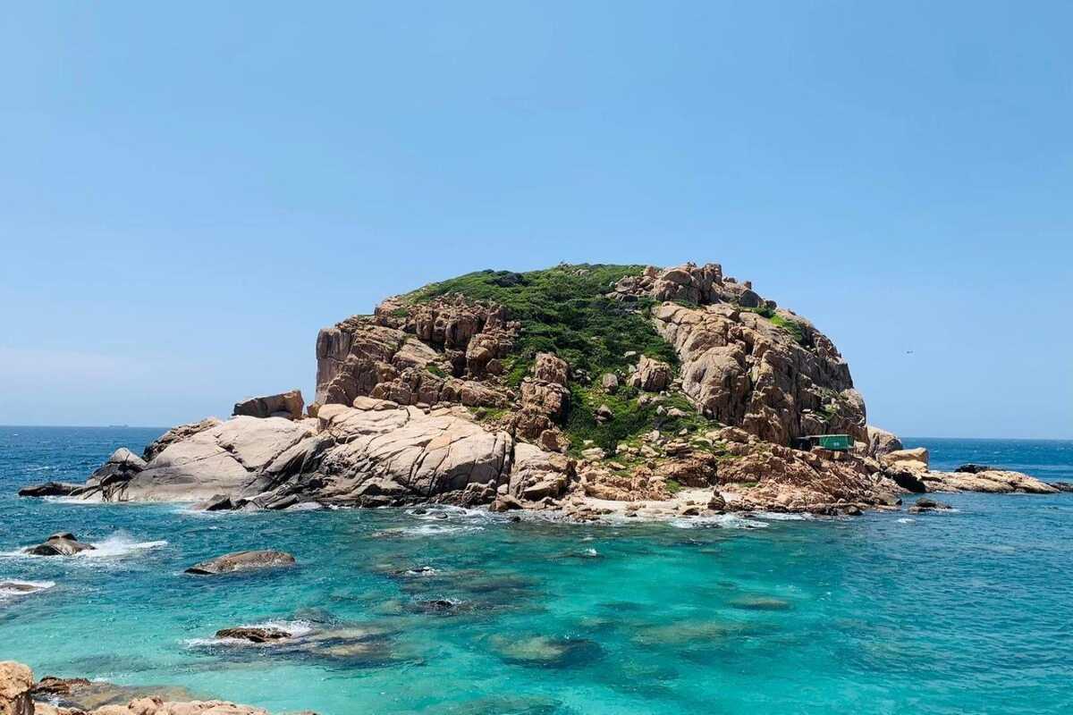 Vinh Hy Bay pristine sandy beach and turquoise waters Pristine sandy beach with turquoise waters at Vinh Hy Bay, ideal for beachgoers