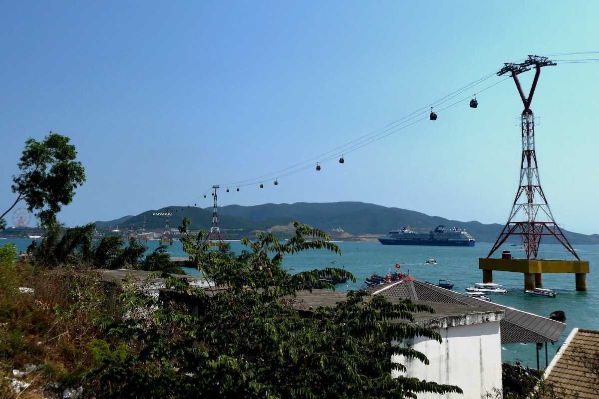 Vinpearl Cable Car to Hon Tre Island Vinpearl Cable Car line over Nha Trang Bay connecting mainland to Hon Tre Island
