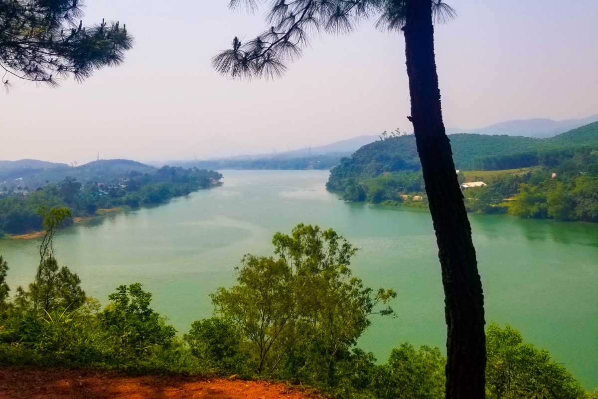 Vong Canh Hill Hue emerald green river landscape Vong Canh Hill Hue reveals a sweeping view of the emerald-green Perfume River bordered by vibrant forest and distant hills.