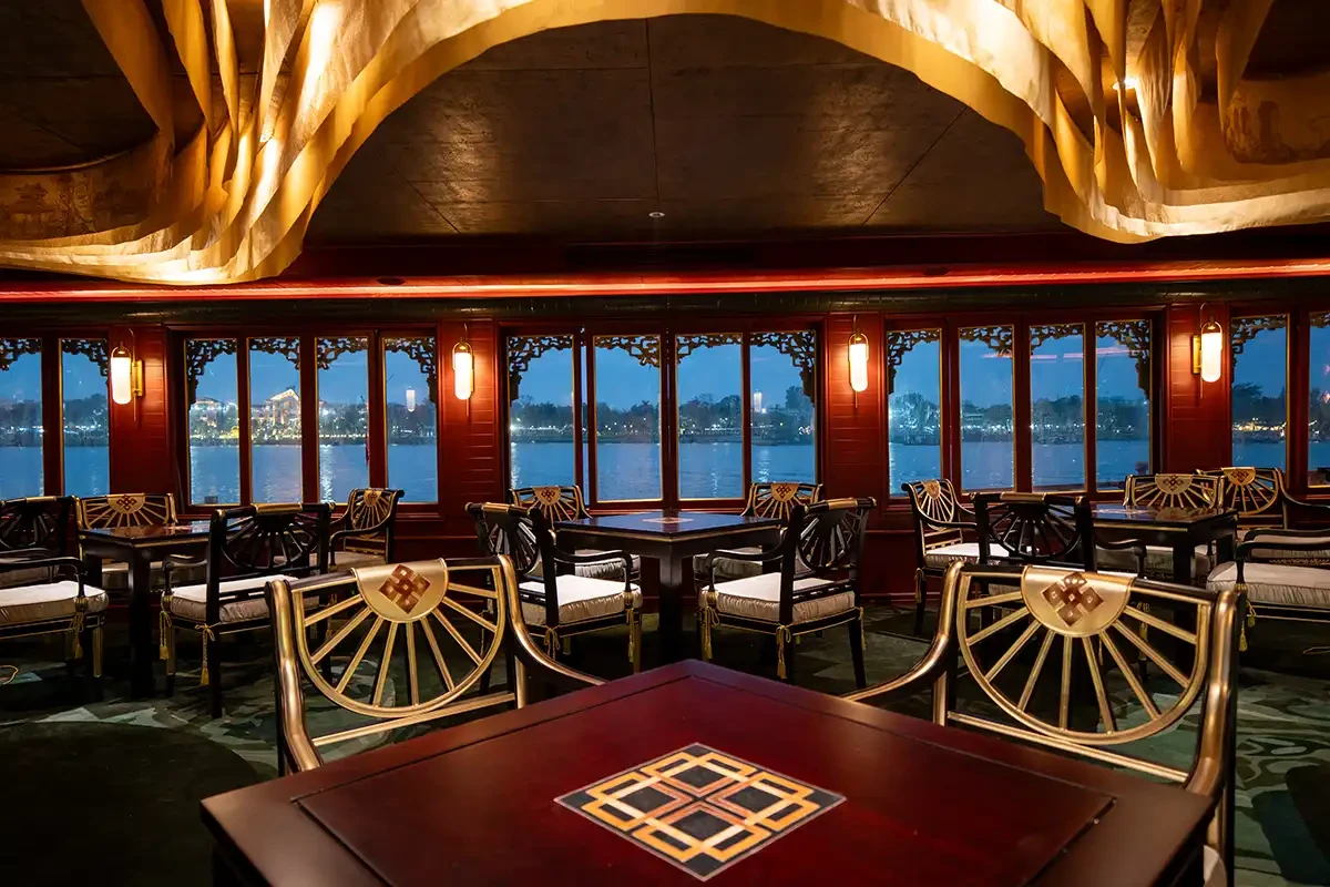 Gallery image of Hueritage Cruise