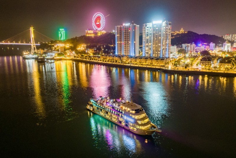 Luxurious Ambassador Dinner Cruise in Halong Bay | Exclusive Evening Experience