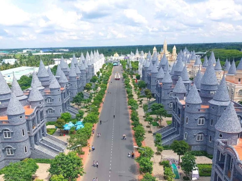 Aerial view of Kittyd & Minnied Amusement Park, Hau Giang's fun-filled destination