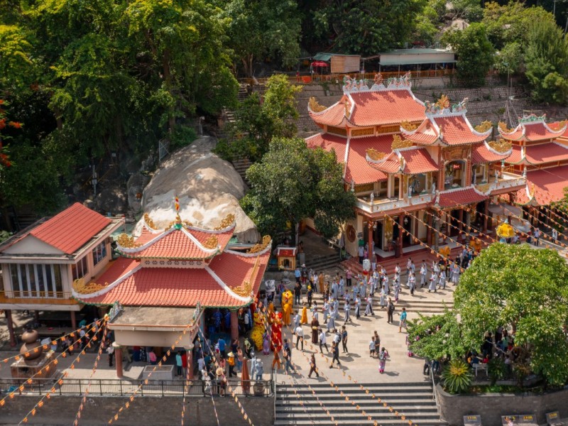 Crowds gathering at Ba Den Mountain for traditional festivities in Tay Ninh, Vietnam.