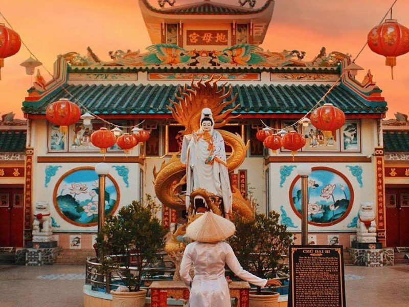 Ba Nam Hai Buddha statue in Bac Lieu, a prominent spiritual site