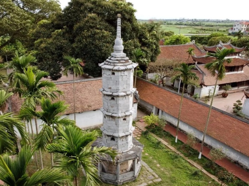 Aerial view of But Thap Pagoda in Bac Ninh surrounded by greenery