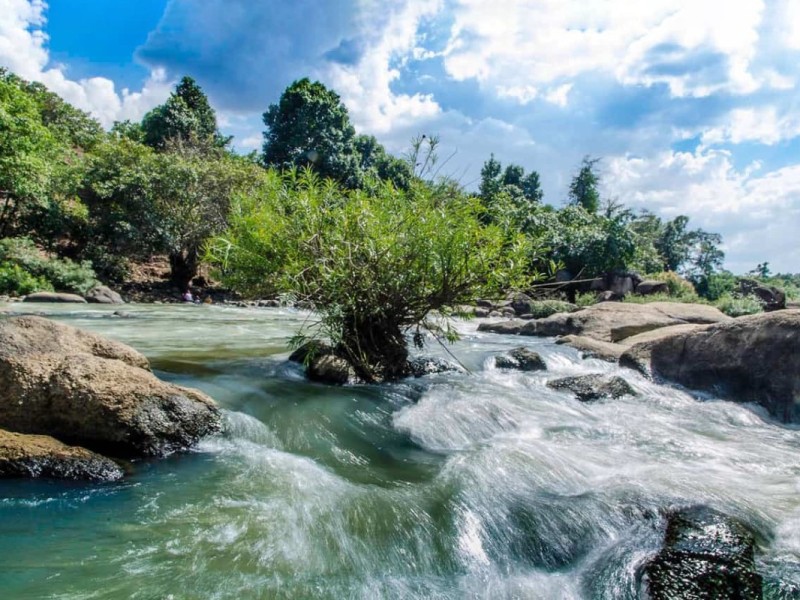 The flowing waters of Da Han Waterfall in Dong Nai, offering a peaceful retreat amidst nature