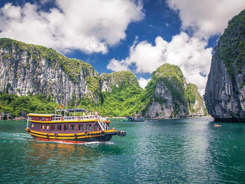 Day cruise on Lan Ha Bay from Cat Ba Island