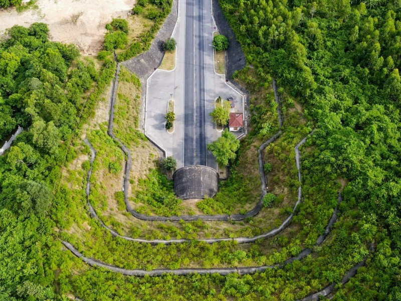 Entrance to the Deo Ngang Tunnel in Ha Tinh, Vietnam