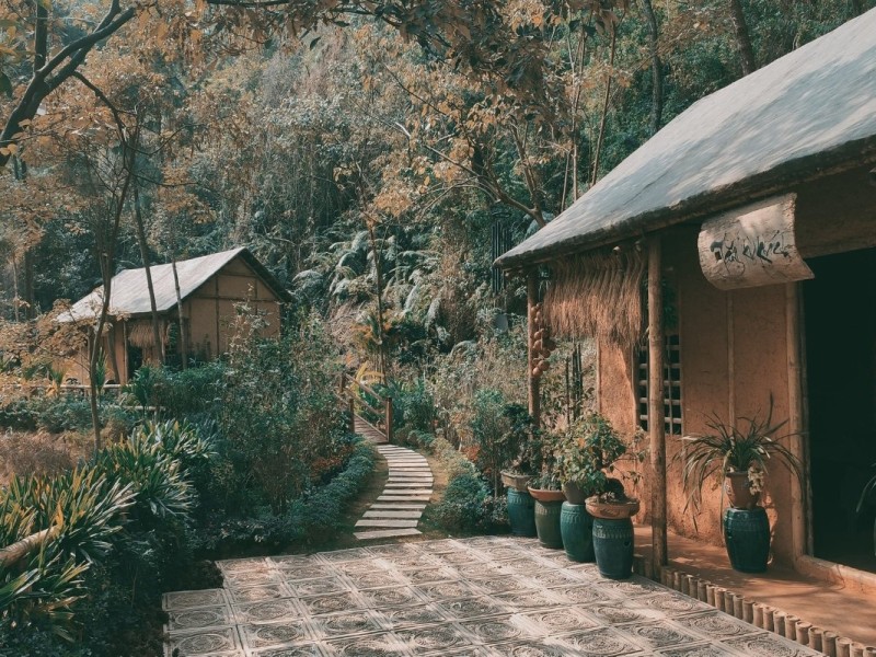 Tranquil grounds of Dia Tang Phi Lai Tu Pagoda in Ha Nam, a place of spiritual reflection