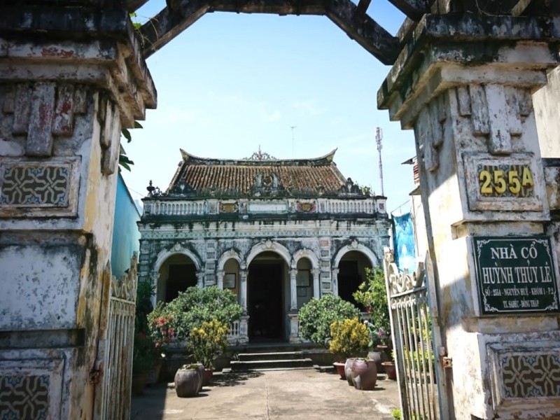 Historic view of Huynh Thuy Le Ancient House in Dong Thap, a prominent cultural landmark.