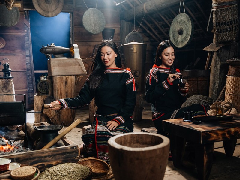 Inside the traditional stilt house of Dak Lak's ethnic people