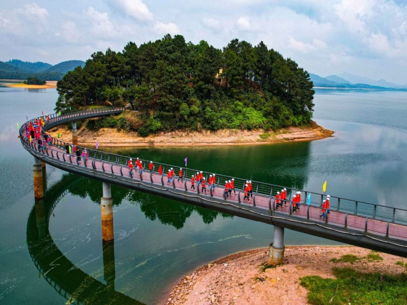 Ke Go Lake bridge view in Ha Tinh, connecting small islands over the serene lake