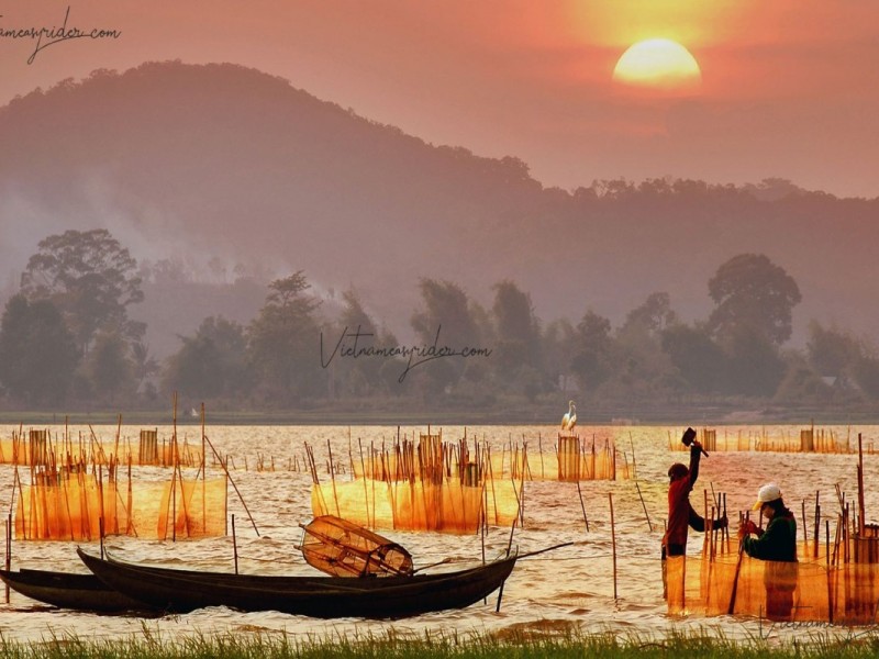 Lak Lake in Dak Lak, a serene natural spot for tourism and relaxation