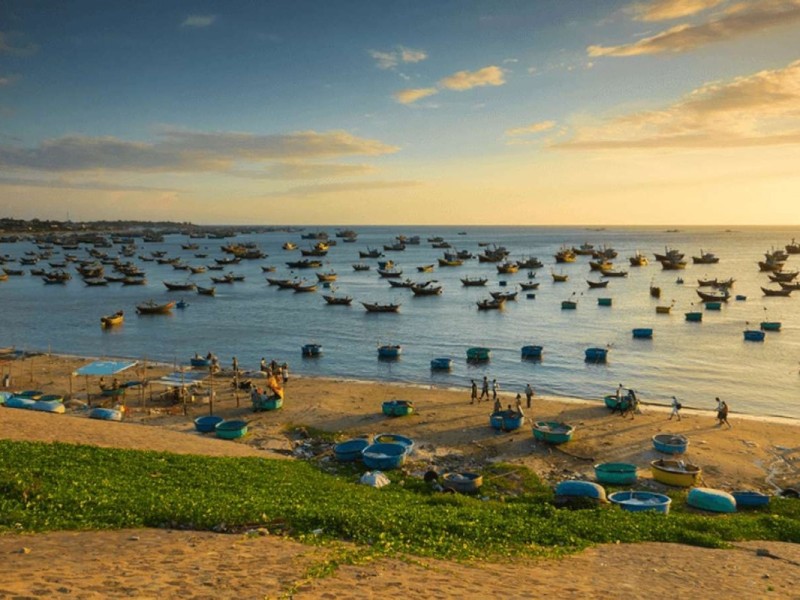 Fishermen at Mui Ne Village in Binh Thuan Province preparing freshly caught fish