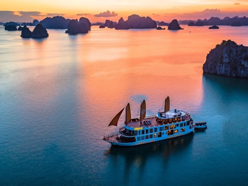 Sunset cruise in Bai Tu Long Bay, Vietnam