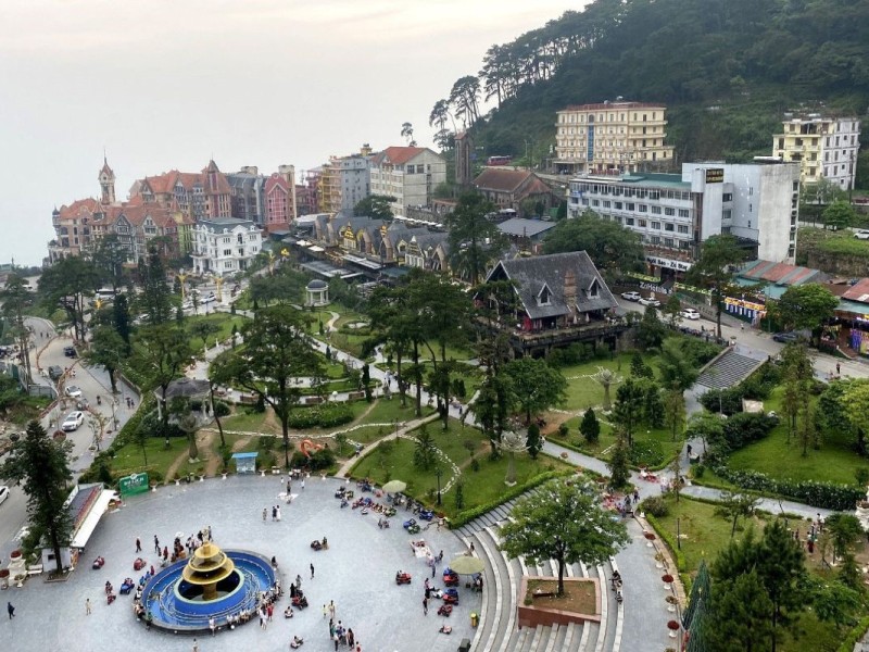 Aerial view of Tam Dao Town with European-style buildings and green hills in Vĩnh Phúc