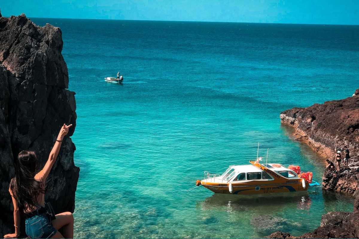 Traveling to Phu Quy Island in Binh Thuan Boat ride to Phu Quy Island in Binh Thuan, Vietnam