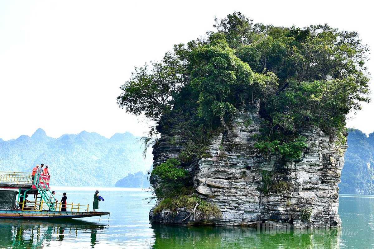 Tuyen Quang Lake Karst Rock Formation Scenic View Scenic karst rock formation rising from the calm lake waters in Tuyen Quang with mountain backdrop