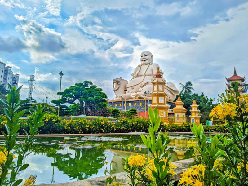 The majestic Buddha statue and temple structures at Vinh Trang Pagoda in Tien Giang.