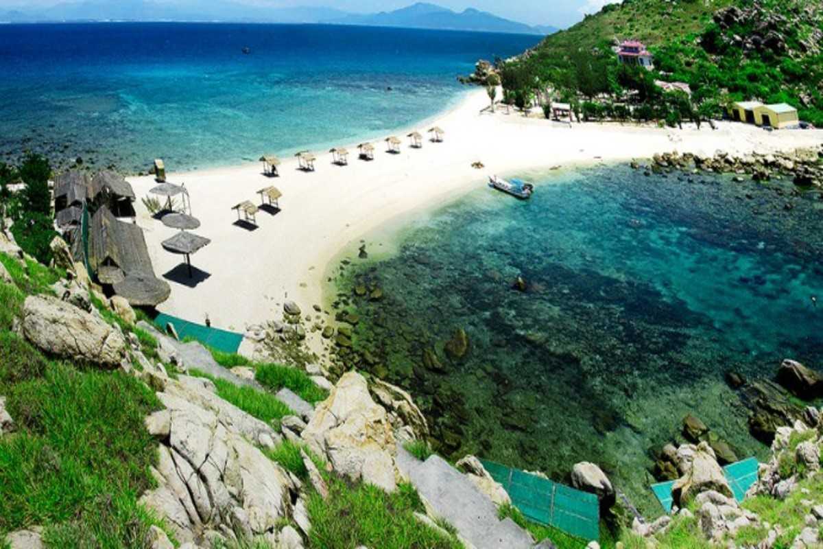 Yen Island Nha Trang Aerial View Panoramic view of Yen Island in Nha Trang featuring turquoise water and white sand beach.