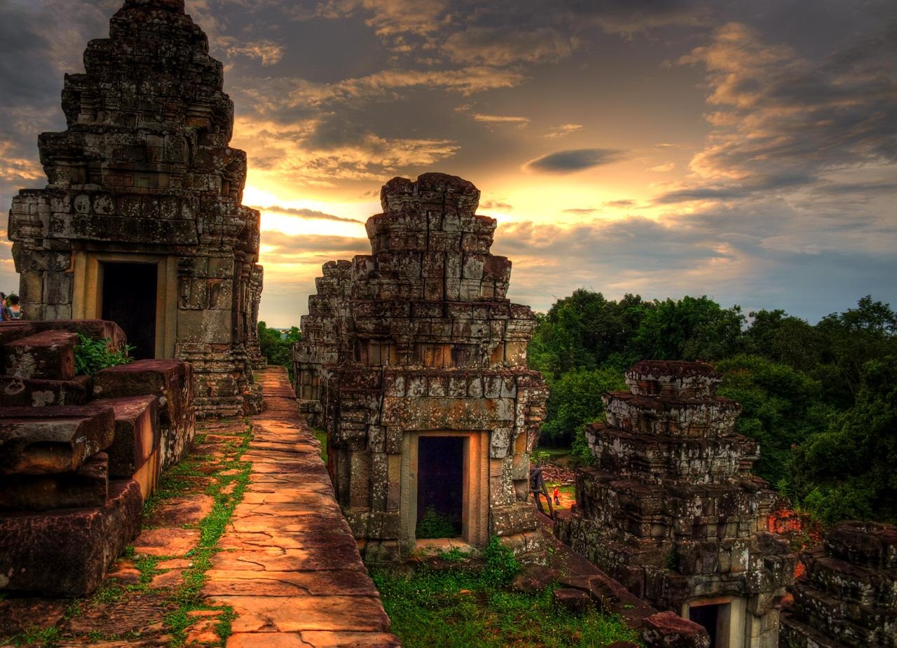 Beyond Angkor Siem Reap by Vespa Full Day Tour