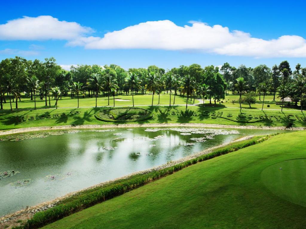 Playing & learning on the green of Viet Nam Golf and Country Club