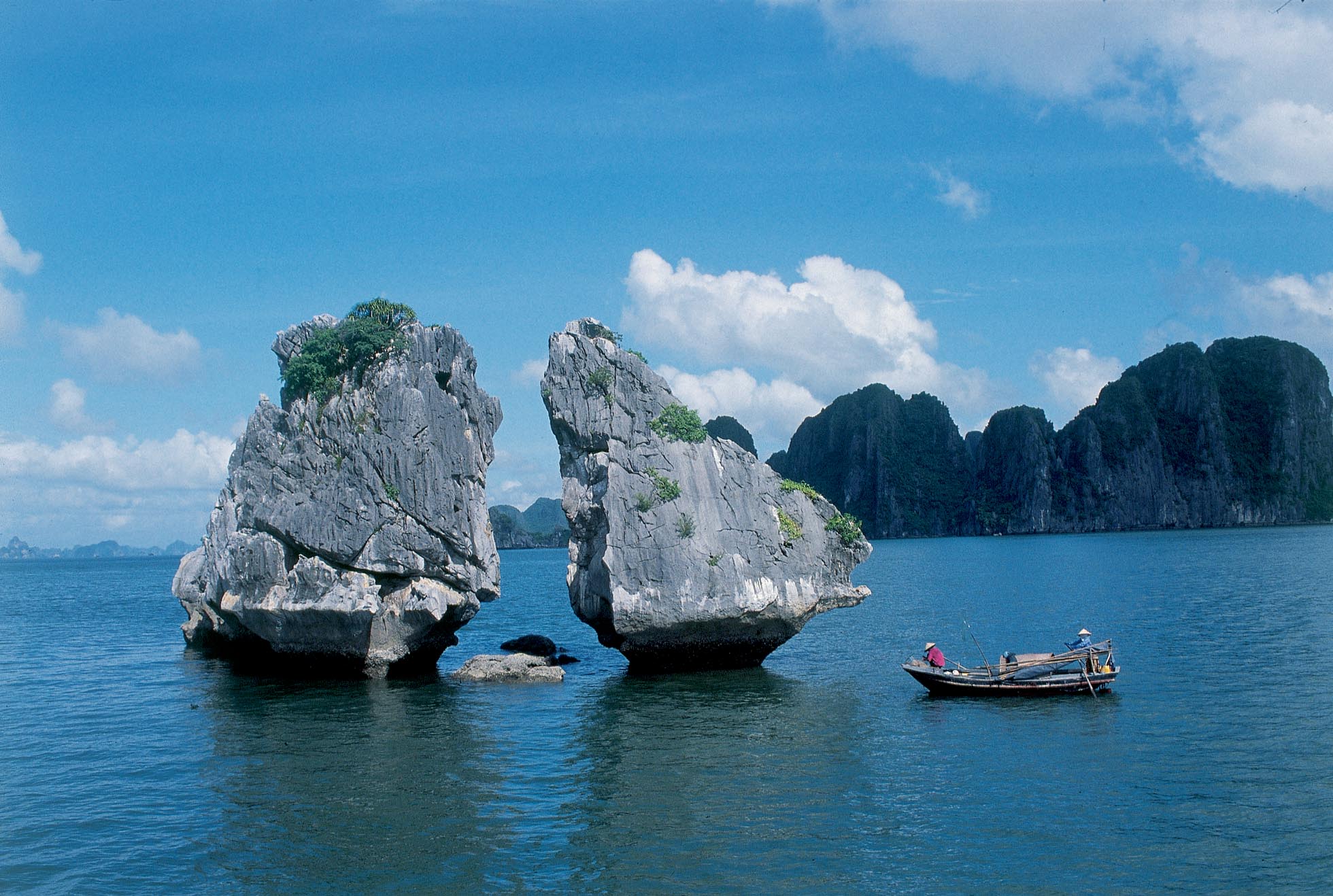 Discover Halong bay 2 days 1 night (stay overnight at Halong City)