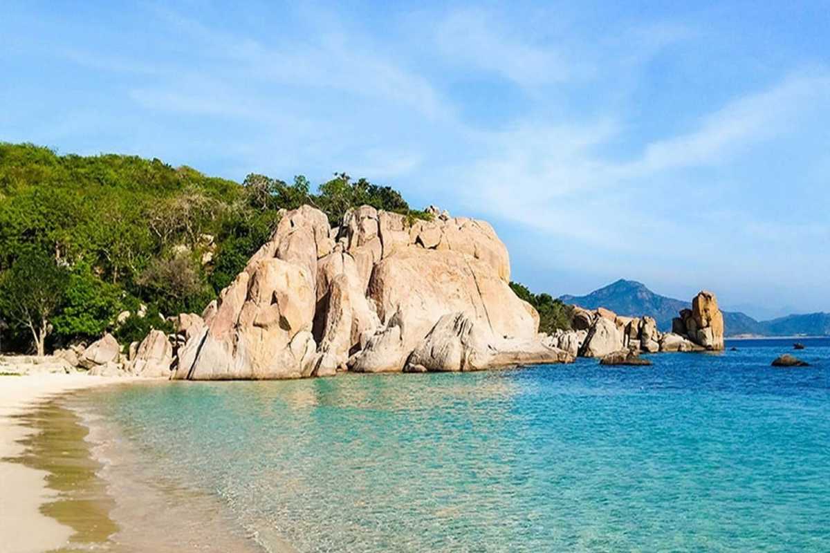 Phan Rang Full Day Vinh Hy Bay Tour with Coral Boat Ride