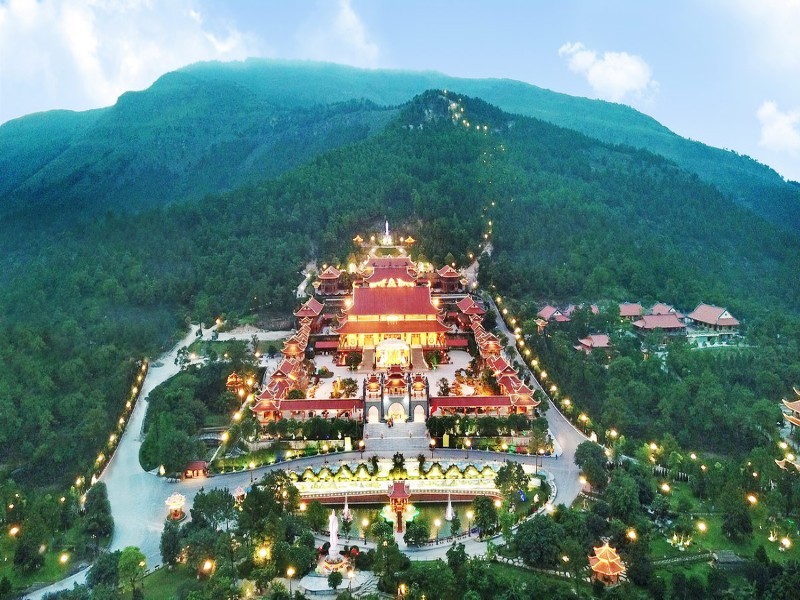 Hình ảnh chùa Ba Vàng tại Quảng Ninh