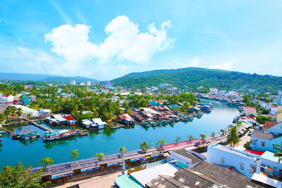 Sunset Squid Fishing Tour Phu Quoc – Catch, Cook, and Cruise