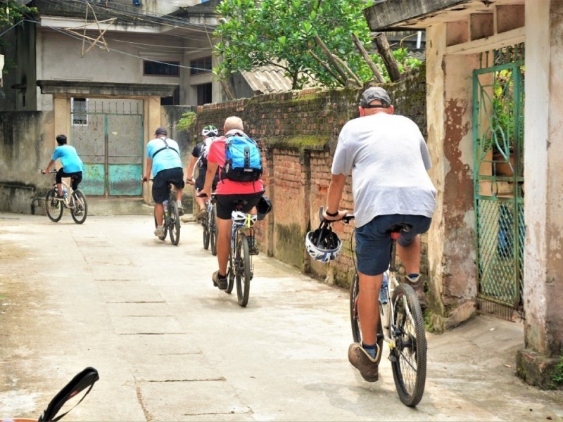 Half Day Hanoi City Bicycle Tour - Scenic Views and Hidden Gems