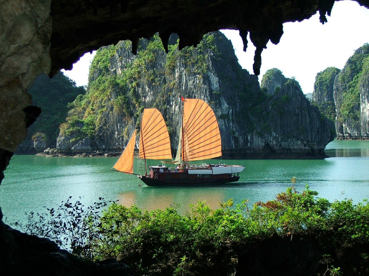 2-day Halong bay private boat trip and Bac Ninh heritage land