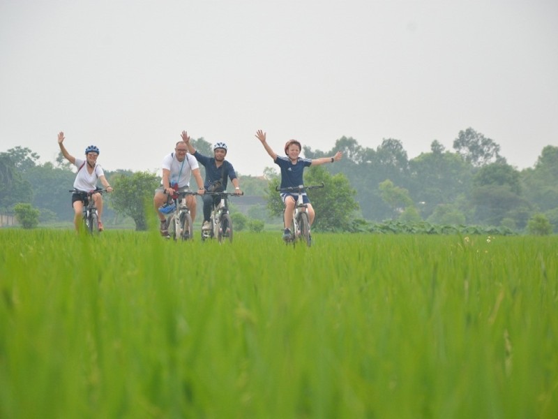 4-Hour Hanoi Sunrise Bicycle Tour – Explore Hoan Kiem, Long Bien & West Lake