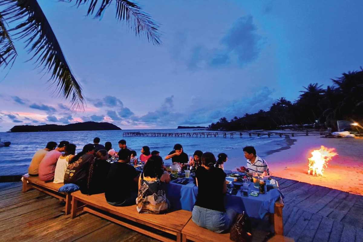 Phu Quoc Boat Party & Island BBQ Buffet Tour