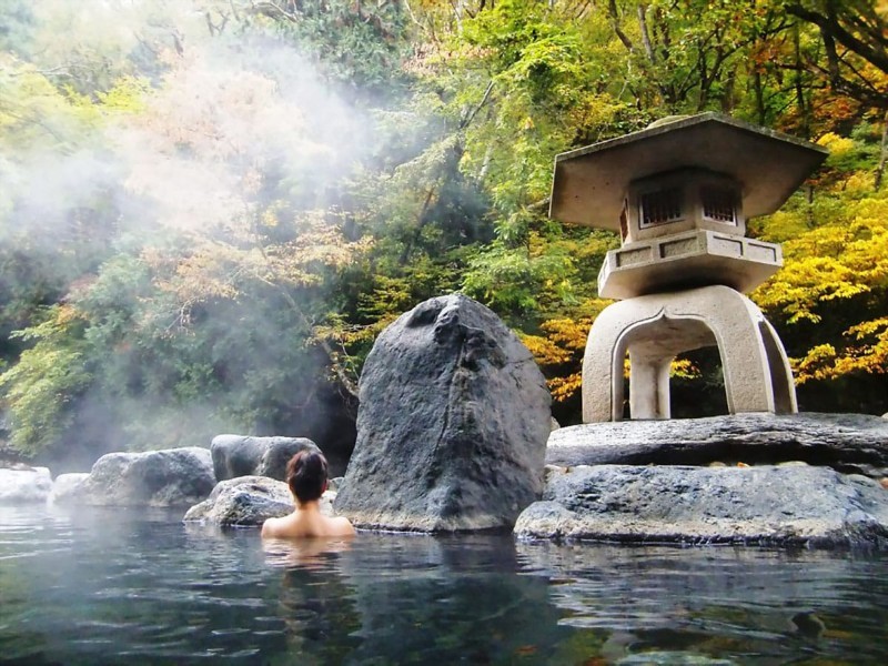 Suối khoáng nóng giàu brom tại Yoko Onsen