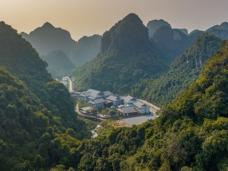 Hồ onsen tại Yoko với view thiên nhiên rộng lớn